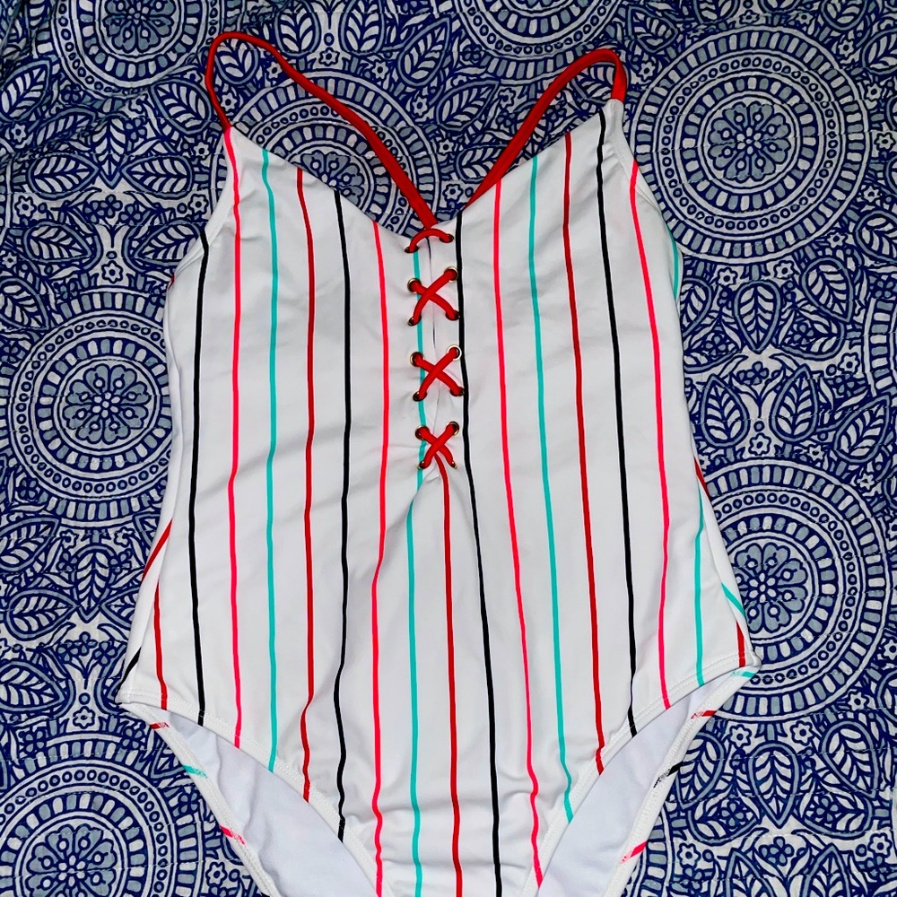 L Target Swim NWT